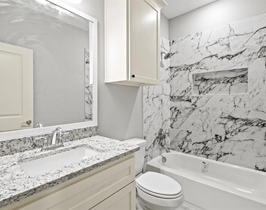 2308 Bloomfield Drive - Photo Thumbnail 21