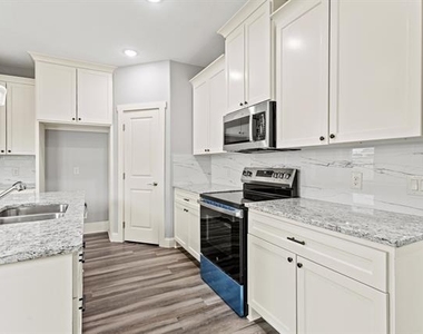 2308 Bloomfield Drive - Photo Thumbnail 5