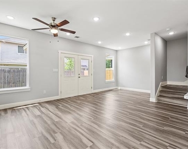 2308 Bloomfield Drive - Photo Thumbnail 9