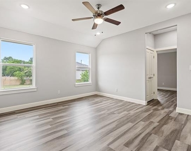 2308 Bloomfield Drive - Photo Thumbnail 15