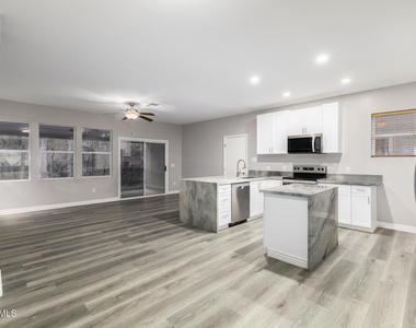 3006 W Ferruccio Place - Photo Thumbnail 10