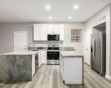 3006 W Ferruccio Place - Photo Thumbnail 6
