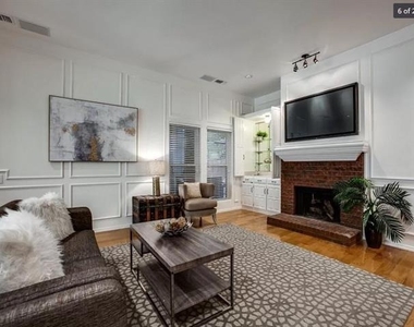 818 Torrey Pines Lane - Photo Thumbnail 3