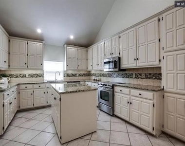 818 Torrey Pines Lane - Photo Thumbnail 14