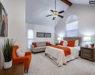 818 Torrey Pines Lane - Photo Thumbnail 18
