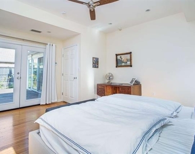 4641 Belclaire Avenue - Photo Thumbnail 9