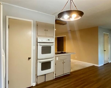 2467 Garfield Avenue - Photo Thumbnail 6