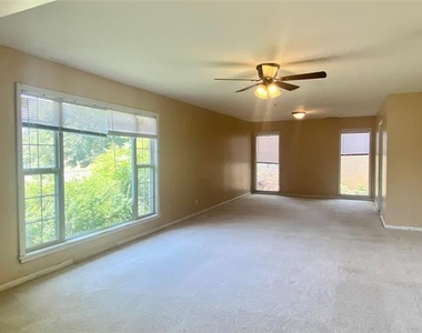 2467 Garfield Avenue - Photo Thumbnail 2