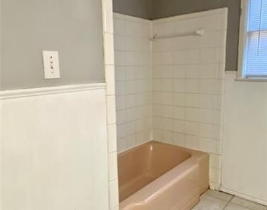 2467 Garfield Avenue - Photo Thumbnail 15