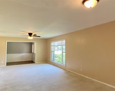 2467 Garfield Avenue - Photo Thumbnail 3