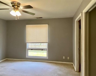 2467 Garfield Avenue - Photo Thumbnail 14