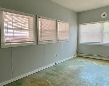 2467 Garfield Avenue - Photo Thumbnail 10