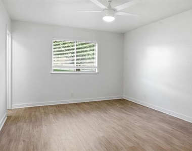 809 James Street - Photo Thumbnail 16