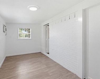 809 James Street - Photo Thumbnail 27