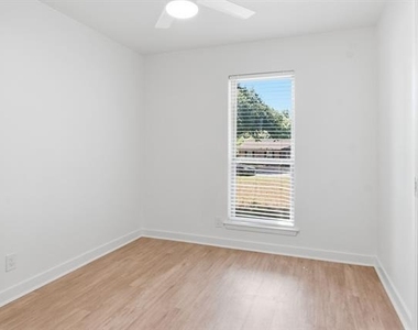 809 James Street - Photo Thumbnail 21