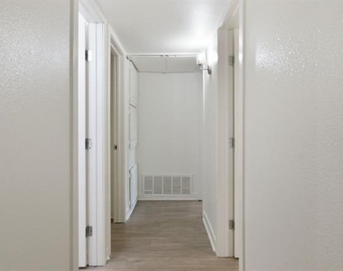 809 James Street - Photo Thumbnail 15