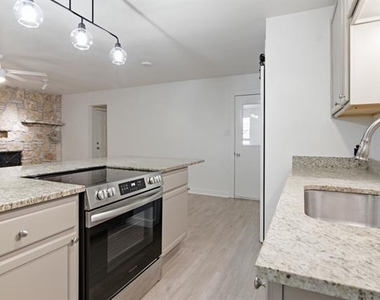 809 James Street - Photo Thumbnail 12
