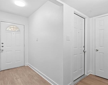 809 James Street - Photo Thumbnail 3