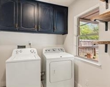 201 E 3rd Street - Photo Thumbnail 23