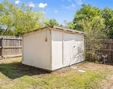 201 E 3rd Street - Photo Thumbnail 24