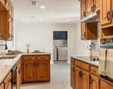 201 E 3rd Street - Photo Thumbnail 7