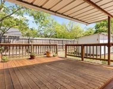 201 E 3rd Street - Photo Thumbnail 27