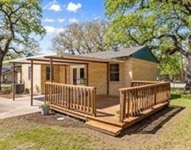 201 E 3rd Street - Photo Thumbnail 29