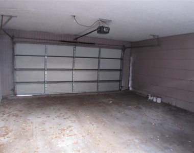 10406 Shadow Bend Drive - Photo Thumbnail 25