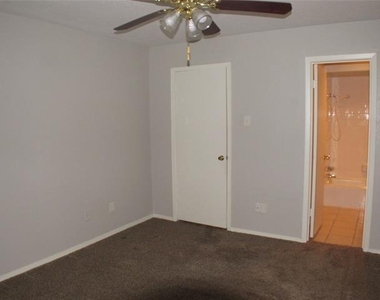 10406 Shadow Bend Drive - Photo Thumbnail 19