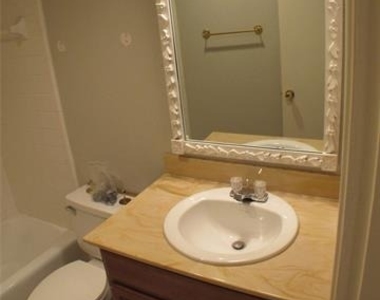 10406 Shadow Bend Drive - Photo Thumbnail 20
