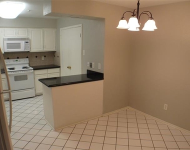 10406 Shadow Bend Drive - Photo Thumbnail 15