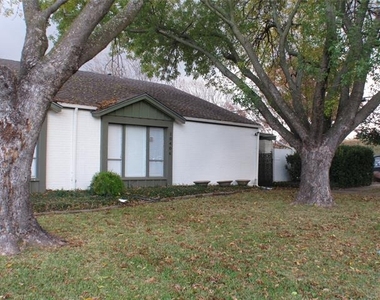 10406 Shadow Bend Drive - Photo Thumbnail 1