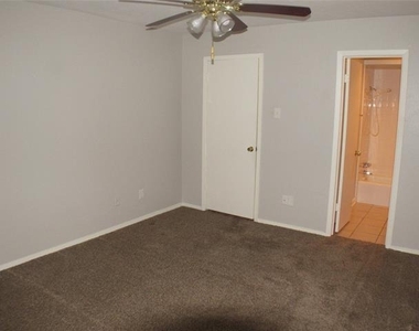 10406 Shadow Bend Drive - Photo Thumbnail 18