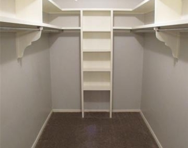 10406 Shadow Bend Drive - Photo Thumbnail 9