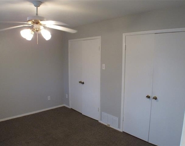 10406 Shadow Bend Drive - Photo Thumbnail 3