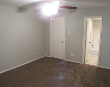 10406 Shadow Bend Drive - Photo Thumbnail 17