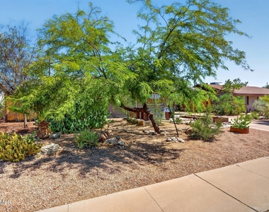 346 E Papago Drive - Photo Thumbnail 2