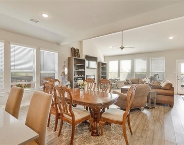 2513 Peoria Drive - Photo Thumbnail 3