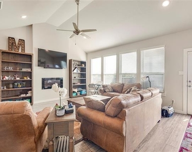 2513 Peoria Drive - Photo Thumbnail 10