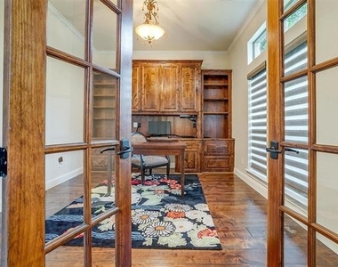 203 Augusta Court - Photo Thumbnail 4