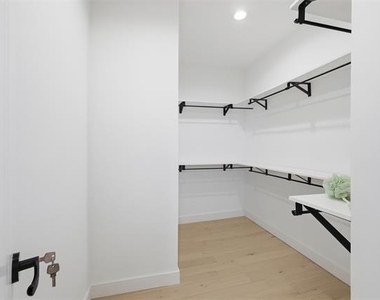 4635 Manett Street - Photo Thumbnail 25