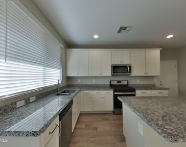 9310 E Strobe Avenue - Photo Thumbnail 4