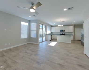 9310 E Strobe Avenue - Photo Thumbnail 3