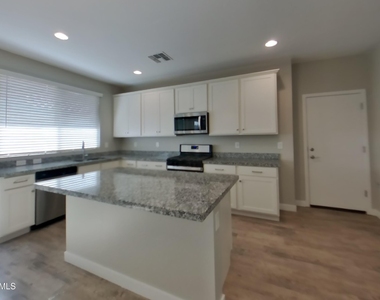 9310 E Strobe Avenue - Photo Thumbnail 5