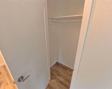 617 E Tyler Street - Photo Thumbnail 17
