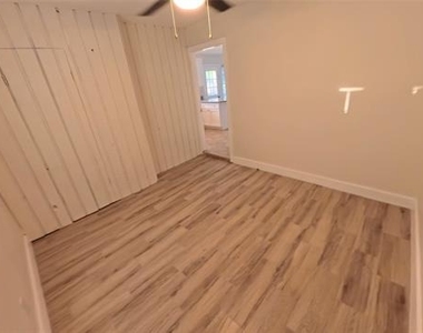 617 E Tyler Street - Photo Thumbnail 19