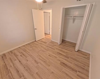 617 E Tyler Street - Photo Thumbnail 12