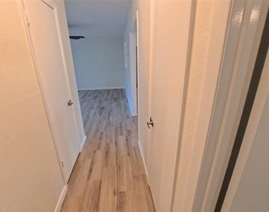 617 E Tyler Street - Photo Thumbnail 16