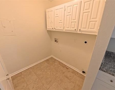 617 E Tyler Street - Photo Thumbnail 7