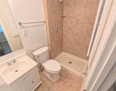 617 E Tyler Street - Photo Thumbnail 10